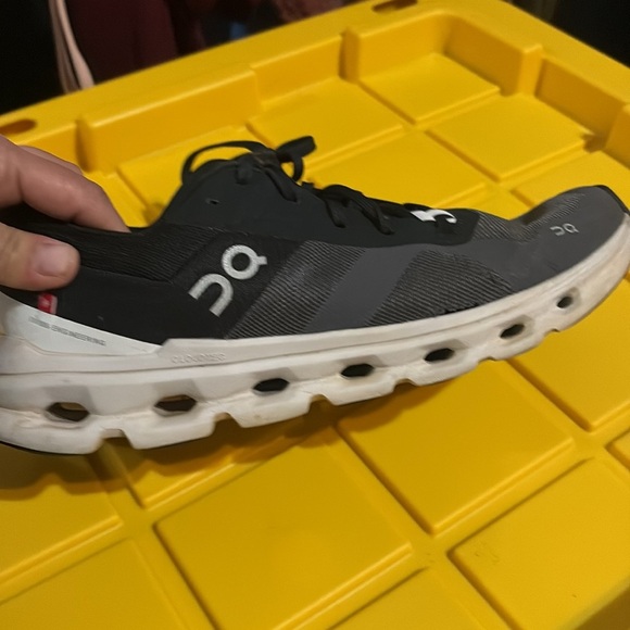 on cloud Cloudrunner Wide
9.5 - Picture 8 of 8